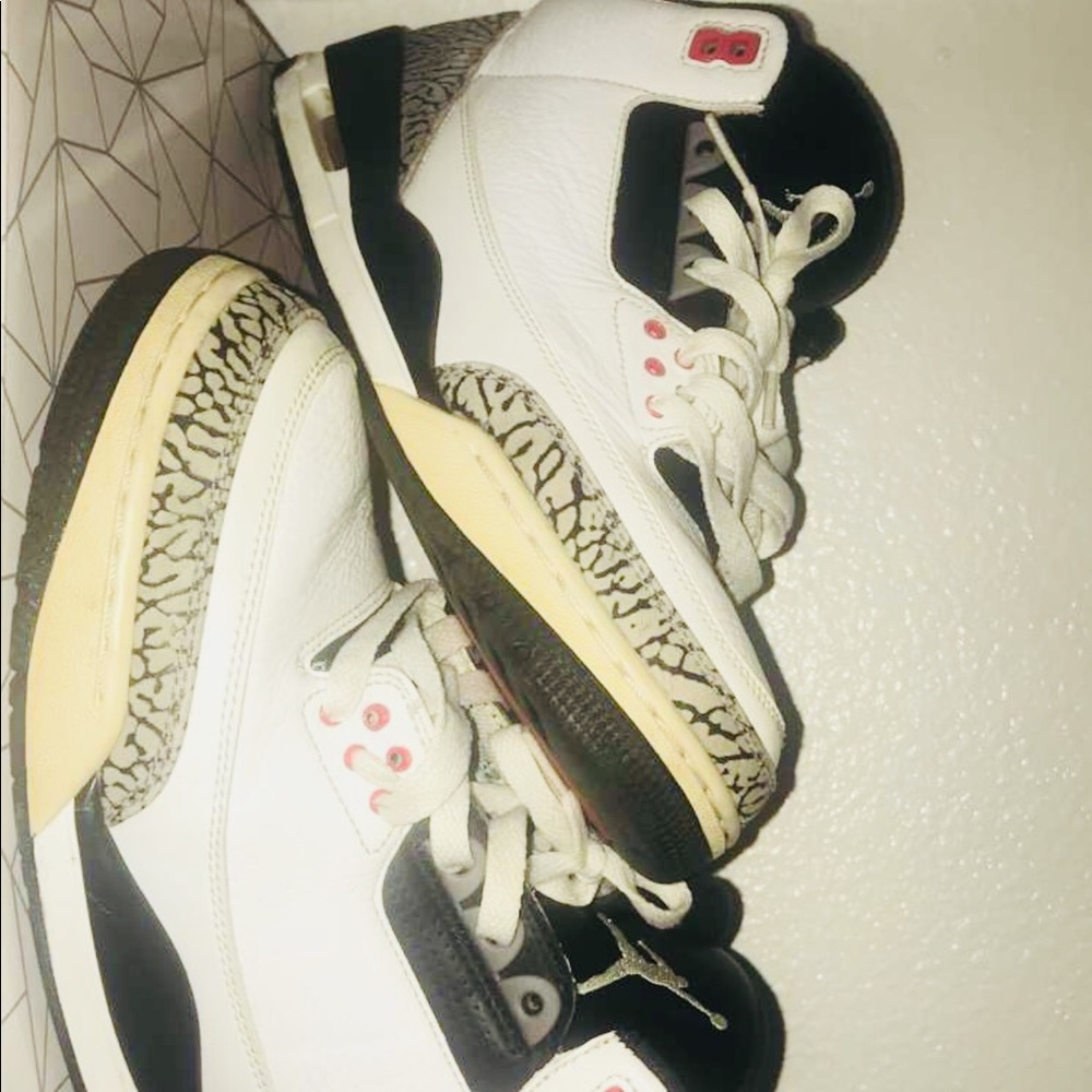 Basketball shoes